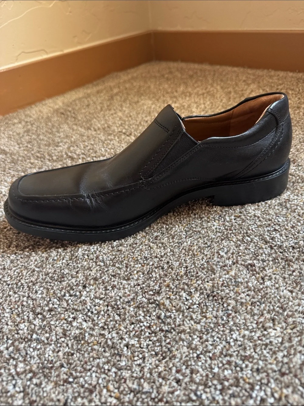 Johnston & Murphy Black Leather Slip-On Loafers with Tan Interior
